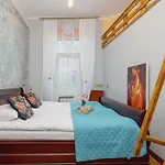 Designer Next To Wawel Castle By Renters Prestige