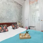 Designer Next To Wawel Castle By Renters Prestige * 克拉科夫