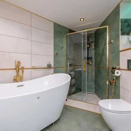 Designer Next To Wawel Castle By Renters Prestige *