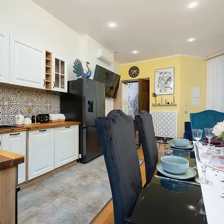 Designer Next To Wawel Castle By Renters Prestige