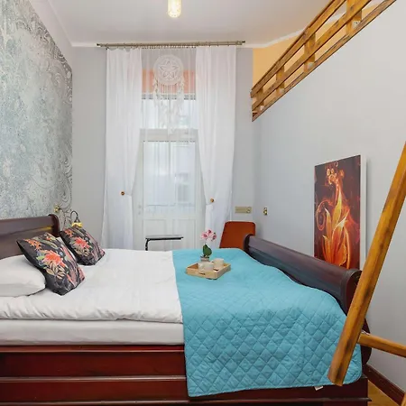 Designer Next To Wawel Castle By Renters Prestige